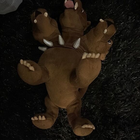 Harry Potter collectible Fluffy 3 headed Cerberus plush figure - Picture 6 of 12